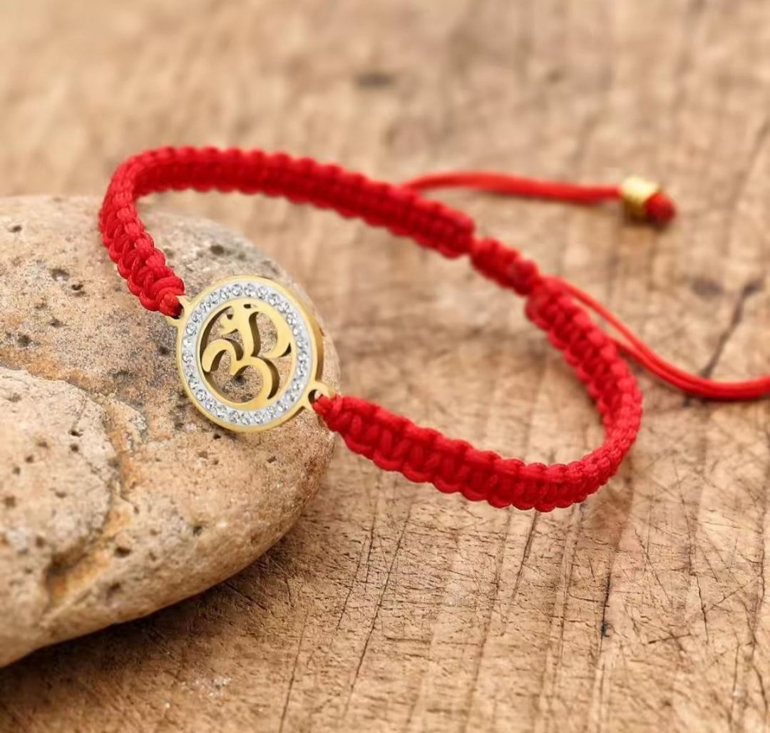 Bracelet Om doré strass
